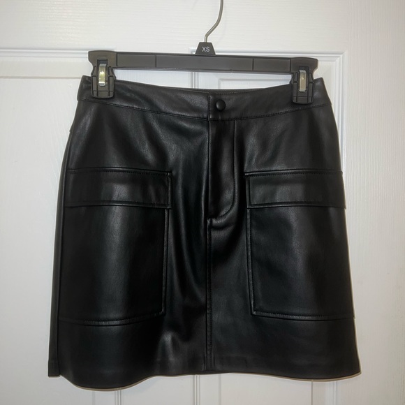 New BB DAKOTA by Steve Madden Vegan Leather miniskirt size 0 - Picture 1 of 3